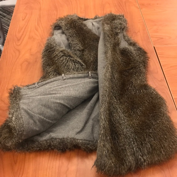 Faux fur vest - Picture 4 of 7
